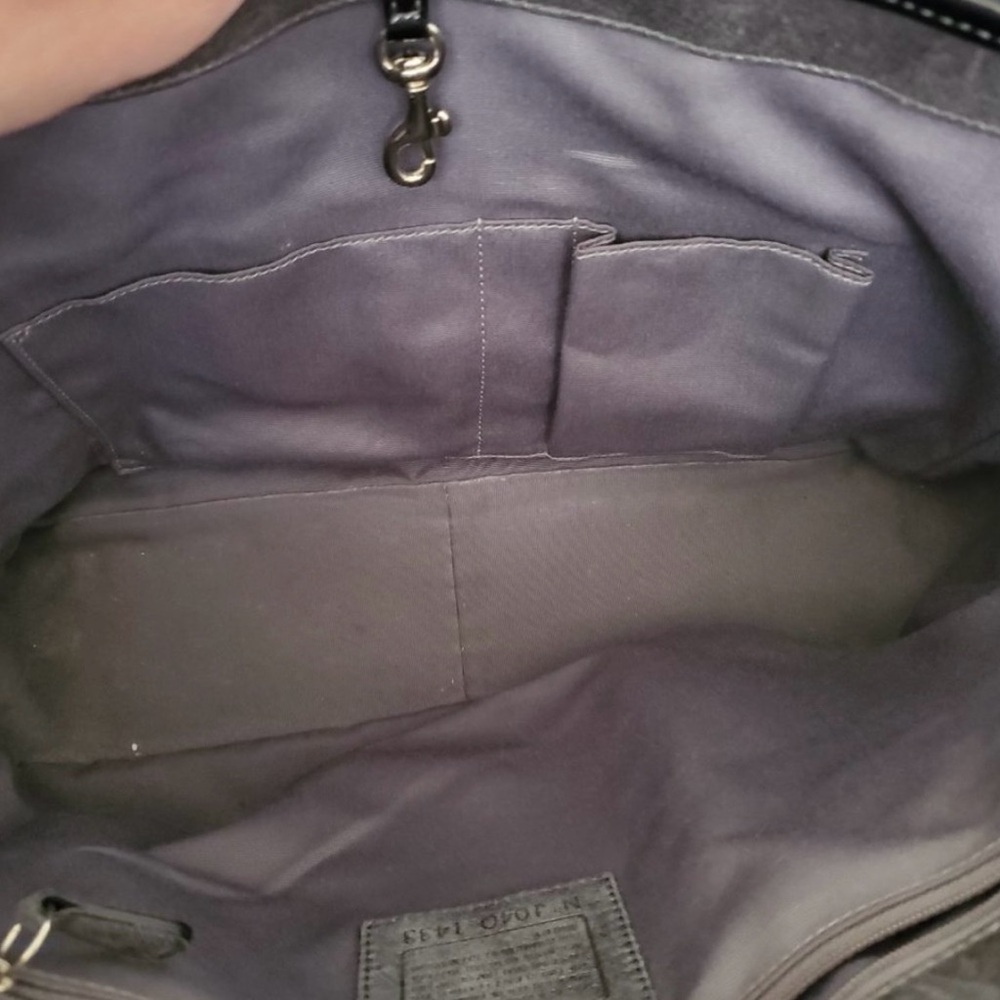 VINTAGE COACH Black Patent Leather Shoulder Tote. Gorgeous!! ♥️ - Picture 6 of 7